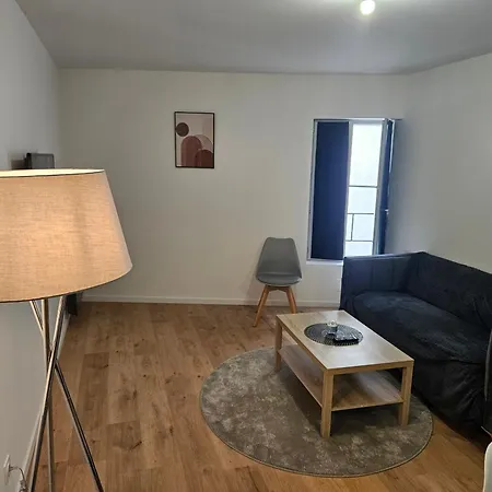 T2 Chaleureux, Calme Et Entierement Renove. Apartment