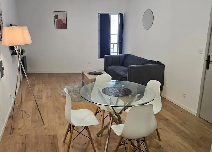 Apartment T2 Chaleureux, Calme Et Entierement Renove. Beziers