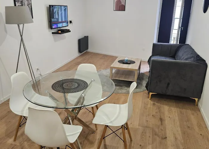 T2 Chaleureux, Calme Et Entierement Renove. Apartment
