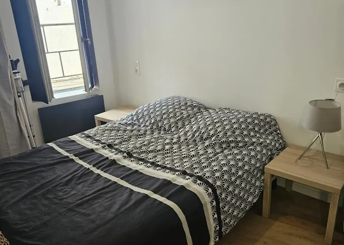 T2 Chaleureux, Calme Et Entierement Renove. Apartment